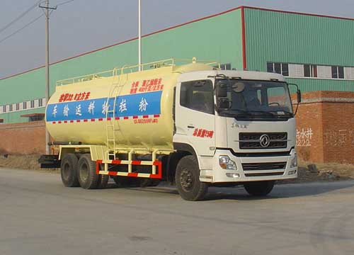 程力威牌CLQ5250GFL4D型低密度粉粒物料運(yùn)輸車